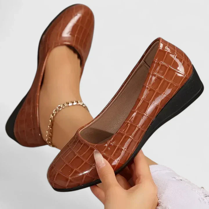 Women's Orthopedic Shoes UK – Pain-Free Walking | The Miryahh | Huna
