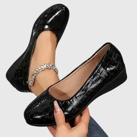 Women's Orthopedic Shoes UK – Pain-Free Walking | The Miryahh | Huna