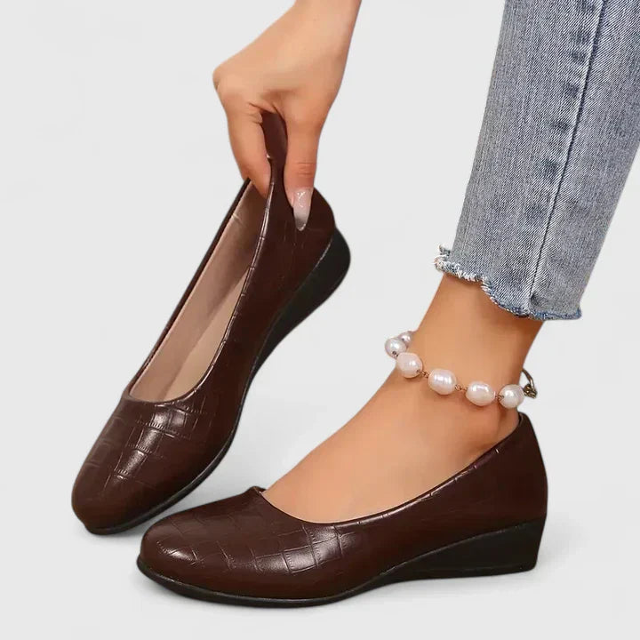 Women's Orthopedic Shoes UK – Pain-Free Walking | The Miryahh | Huna